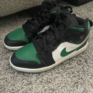 Boys Jordan 1’s
